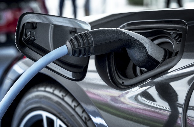 Active Balancing System for Electric Vehicles With Incorporated Low-Voltage Bus